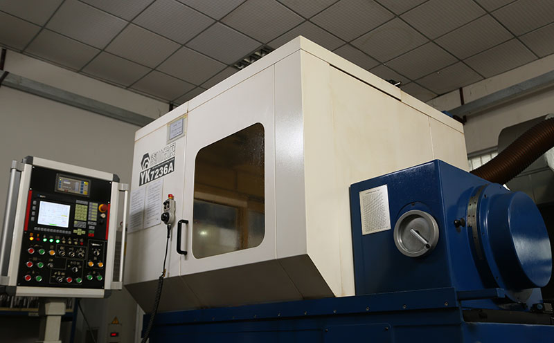 數(shù)控磨齒機2.JPG 齒輪廠家講解磨齒齒輪加工工藝流程