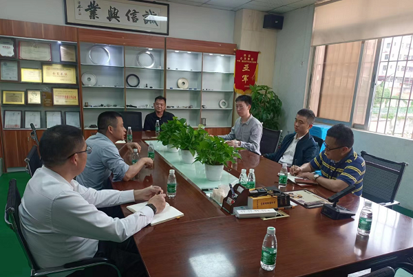 合發(fā)齒輪總經(jīng)理曹小林先生進(jìn)行接待，并做工作匯報(bào)